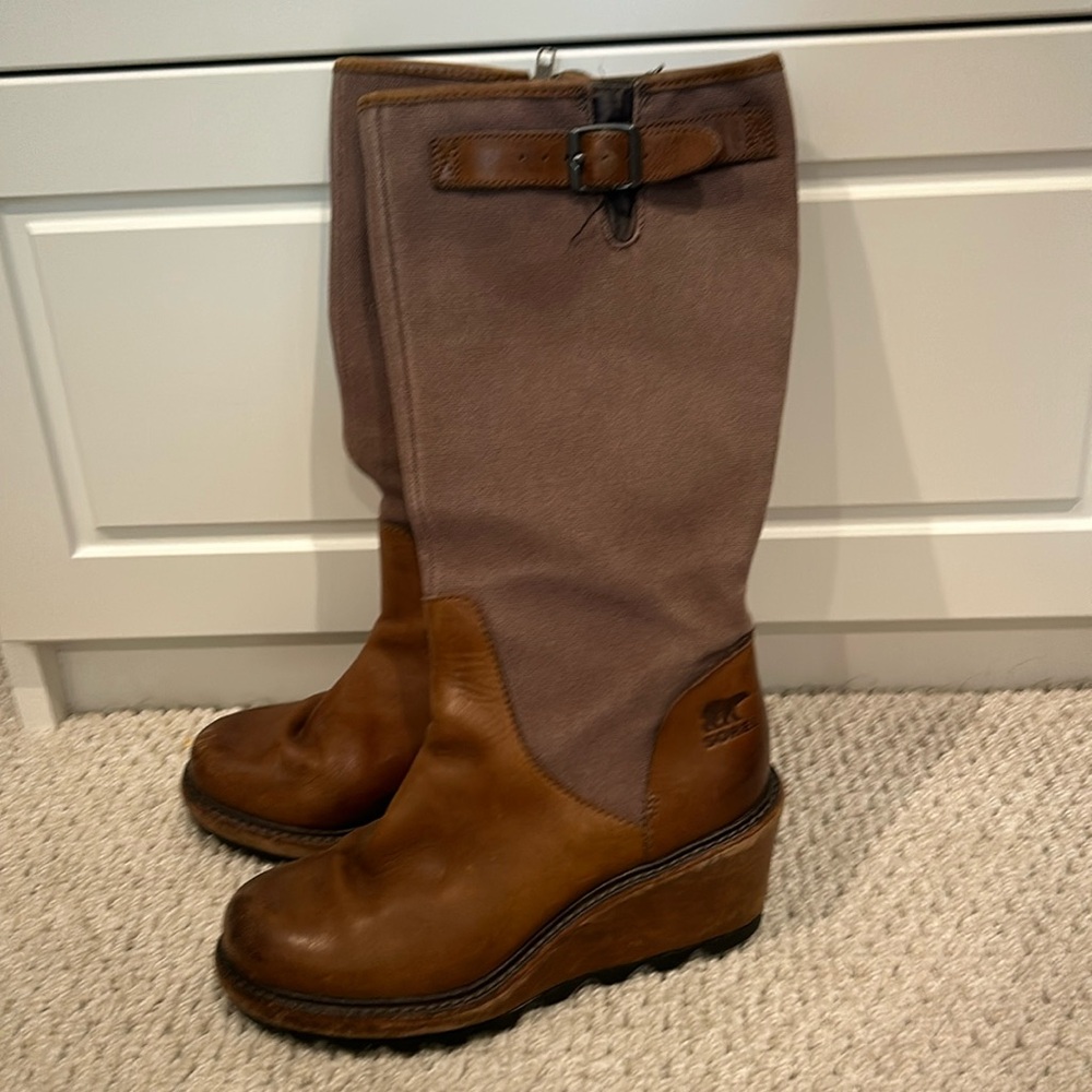 Sorel waterproof women’s boots (size 6)